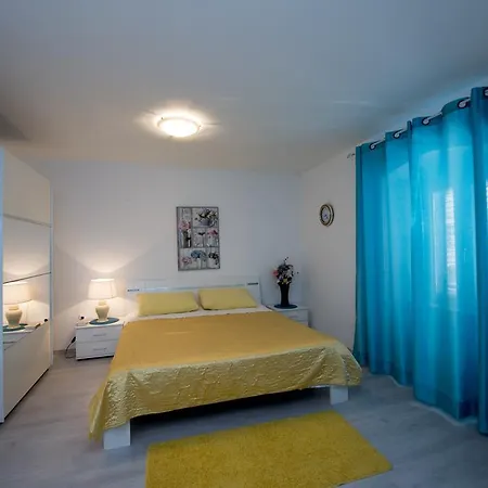 Apartment Dea Split